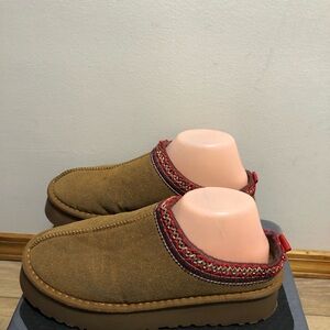 UGG look a like Cozy Brown Slip-On Slippers with Red Trim Shoes Size 10N